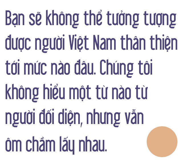 Thượng nghị sỹ Mỹ kể về cái hôn bất ngờ ở Việt Nam và câu chuyện khiến Tổng thống Bush rơi nước mắt - Ảnh 10.