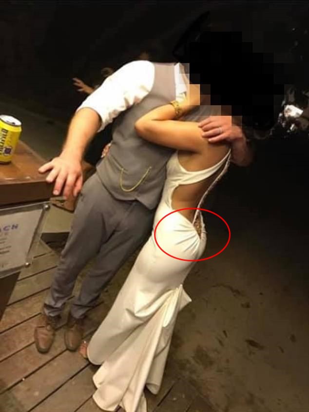 Ảnh chụp cô dâu chú rể gây tranh cãi trên MXH chỉ vì một chi tiết “phá cách” nhỏ xíu trên chiếc váy cưới - Ảnh 1.