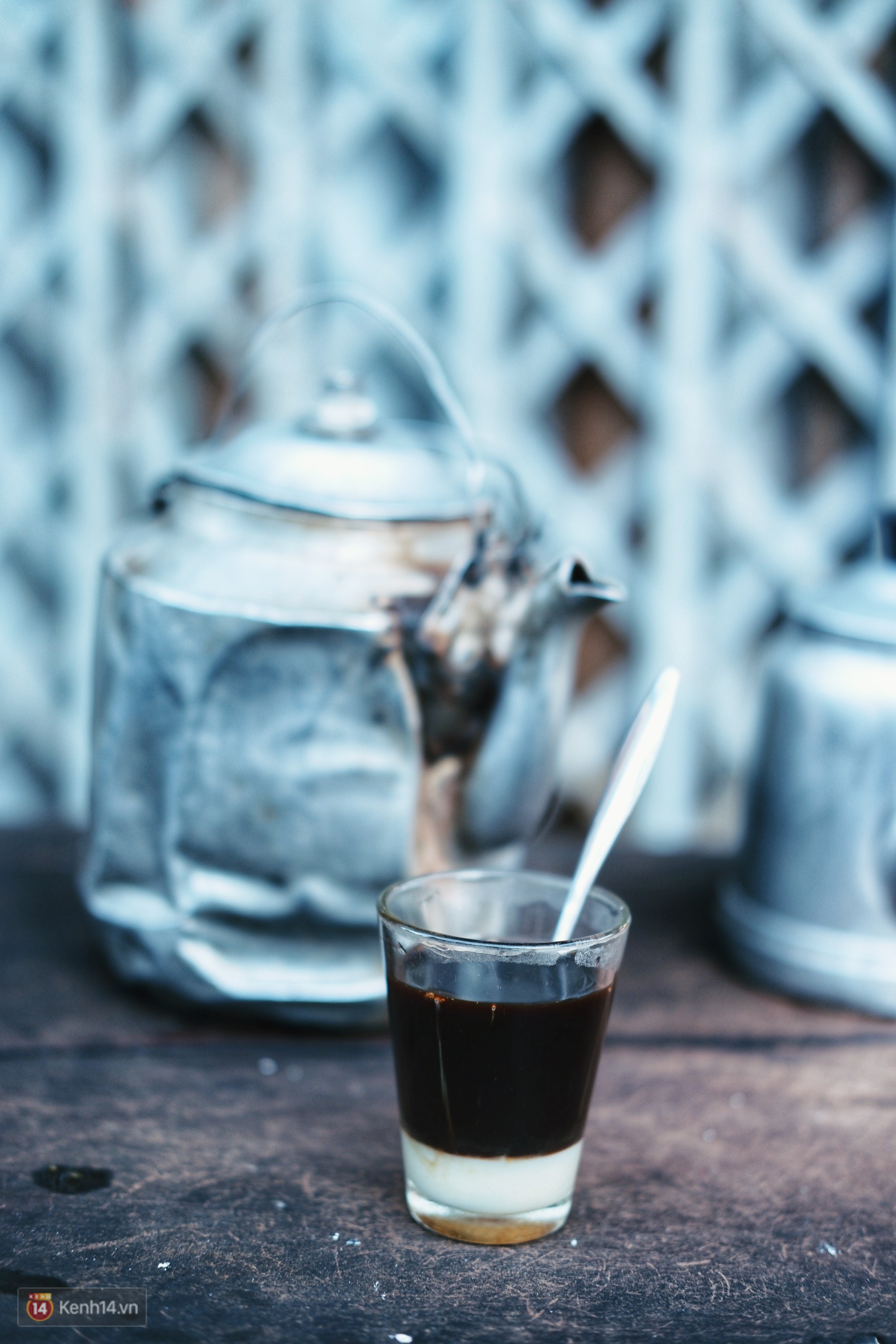 Quán cà phê vợt độc nhất vô nhị ở Đà Lạt, 30 năm chỉ bán từ 4 giờ sáng đến hơn 7 giờ sáng mỗi ngày - Ảnh 6. Quán cà phê vợt độc nhất vô nhị ở Đà Lạt, 30 năm chỉ bán từ 4 giờ sáng đến hơn 7 giờ sáng mỗi ngày - Ảnh 6.