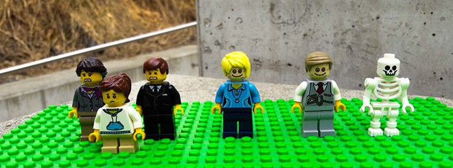 Một nghĩa trang ở Áo tung ra bộ xếp hình LEGO chủ đề... đám tang, bạn có dám mua cho con mình chơi? - Ảnh 3.