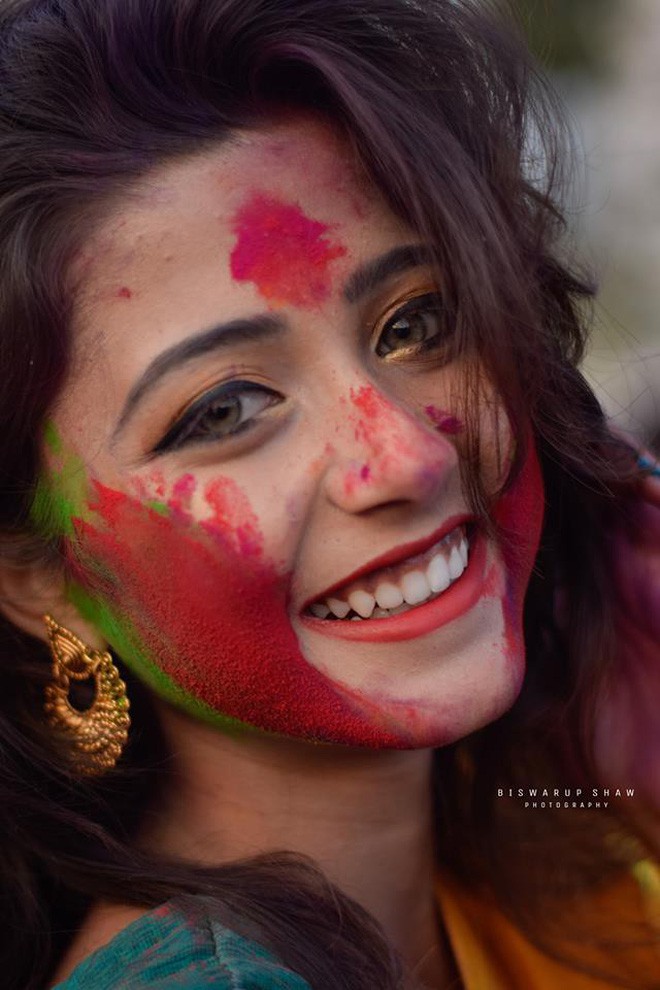 Xuất hiện trong lễ hội Mùa Xuân, thiếu nữ Ấn Độ khiến cộng đồng mạng chao đảo vì nhan sắc đẹp tựa thần tiên - Ảnh 4.