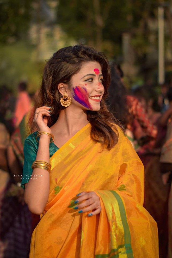 Xuất hiện trong lễ hội Mùa Xuân, thiếu nữ Ấn Độ khiến cộng đồng mạng chao đảo vì nhan sắc đẹp tựa thần tiên - Ảnh 10.