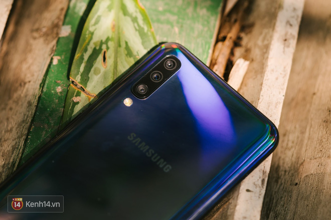 Đánh giá khả năng chụp hình của Samsung Galaxy A50: 3 camera như S10, liệu có chụp được ngang vậy? - Ảnh 1.