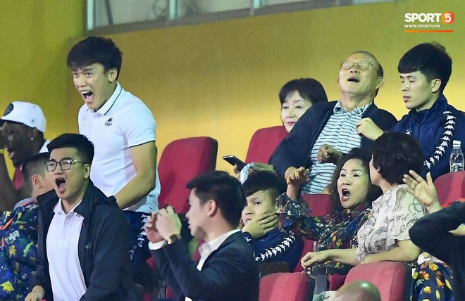 HLV Park Hang-seo, thủ môn Tiến Dũng phản ứng đầy cảm xúc khi Hà Nội FC thua ở AFC Cup 2019 - Ảnh 3.