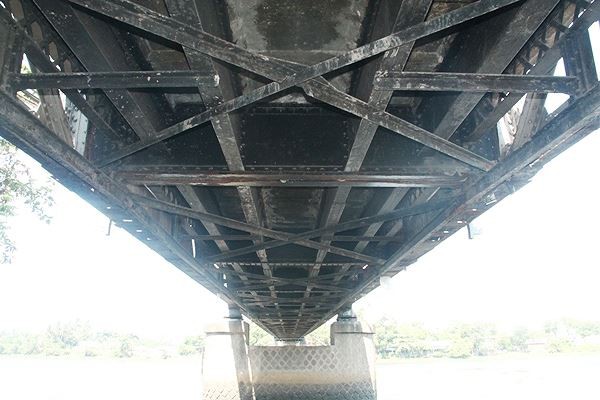 Cận cảnh cây cầu sắt lịch sử 106 năm trước ngày “khai tử” - Ảnh 4.