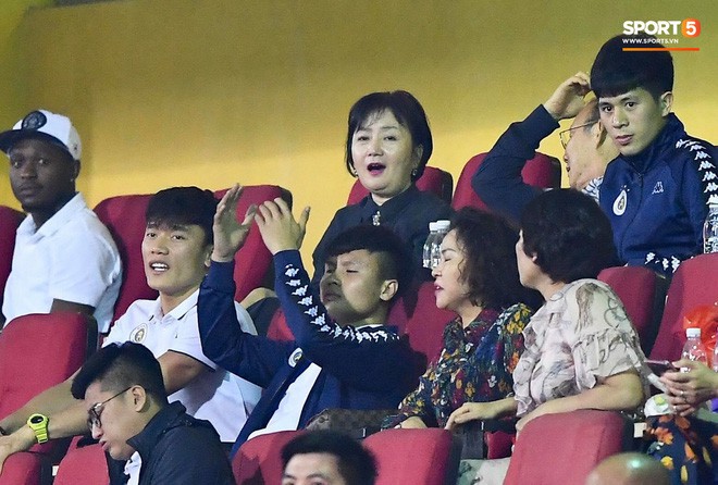 HLV Park Hang-seo, thủ môn Tiến Dũng phản ứng đầy cảm xúc khi Hà Nội FC thua ở AFC Cup 2019 - Ảnh 4.