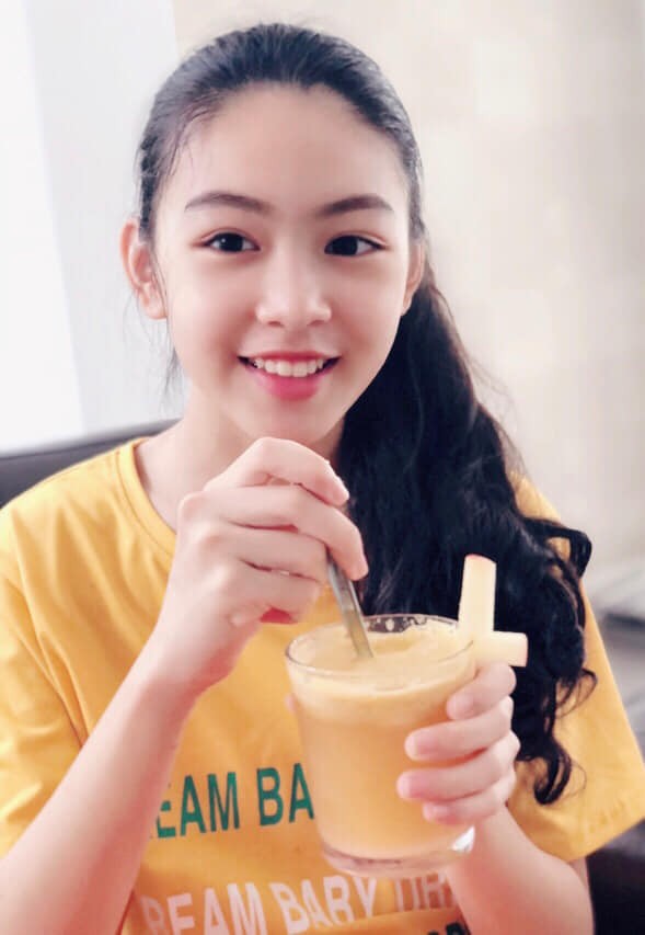 Con gái lớn của MC Quyền Linh: 14 tuổi đã cao 1m70, nhan sắc hao hao Trương Bá Chi khiến dân tình dự đoán sẽ trở thành Hoa hậu tương lai - Ảnh 3.