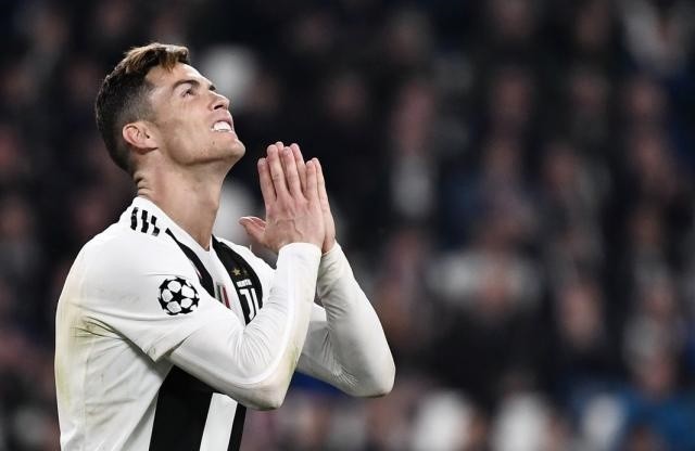 Thực hư việc Ronaldo suy sụp muốn rời Juventus vì bị loại khỏi Champions League - Ảnh 1.