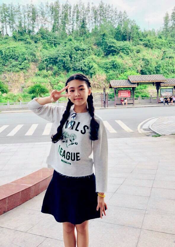 Con gái lớn của MC Quyền Linh: 14 tuổi đã cao 1m70, nhan sắc hao hao Trương Bá Chi khiến dân tình dự đoán sẽ trở thành Hoa hậu tương lai - Ảnh 13.