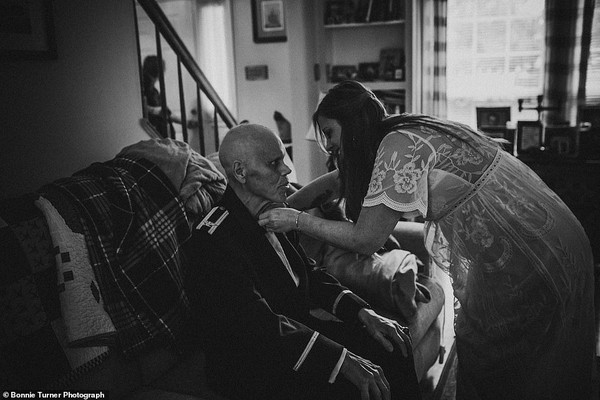 Cô dâu bỏ chụp hình đính hôn để thực hiện bộ ảnh gia đình cùng người cha ung thư giai đoạn cuối gây xúc động - Ảnh 7.