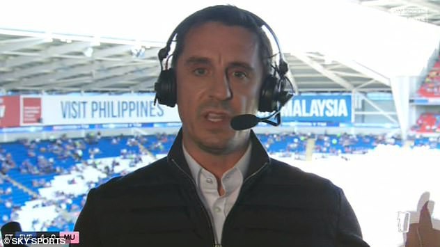 Giận dữ với thất bại, Gary Neville hết mắng chửi lại đòi xử trảm cầu thủ Man United - Ảnh 1.