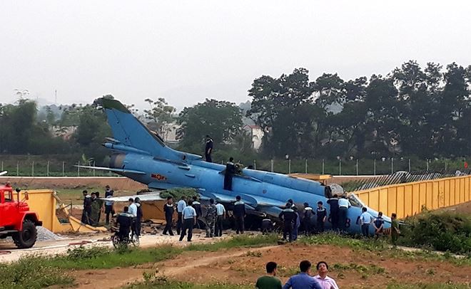 Ảnh hiện trường vụ máy bay Su-22 gặp nạn ở Yên Bái - Ảnh 1.