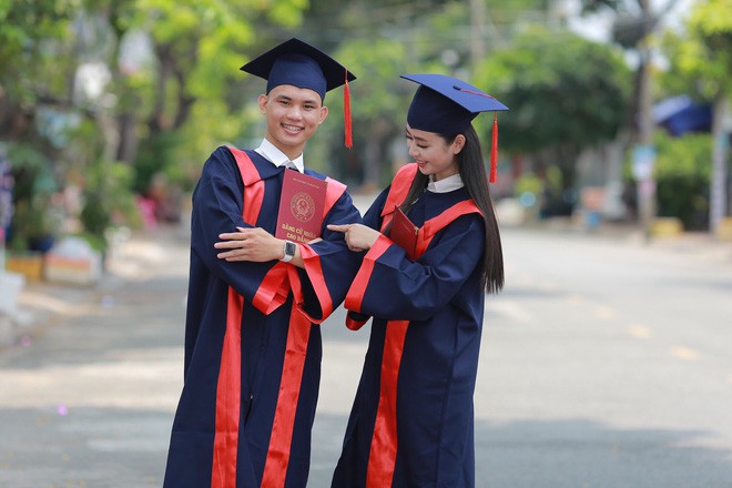 Nỗi khổ của thanh niên có cô bạn thân cao 1m72: Chụp kỉ yếu phải đôn gạch lên đứng để cao bằng nó - Ảnh 11.