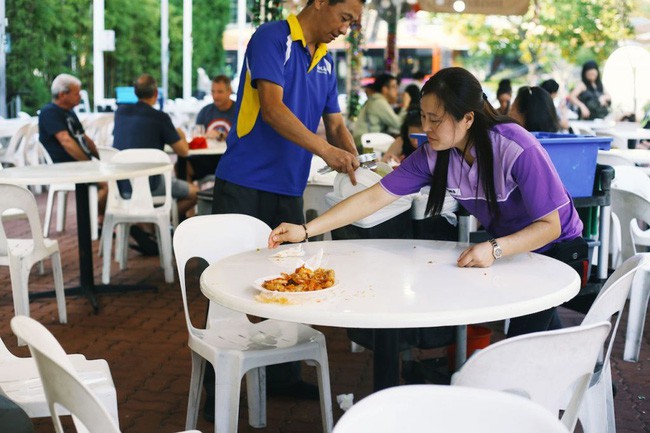 Nổi tiếng sạch nhất thế giới nhưng người dân Singapore ngày càng lười và ở bẩn, ăn xong đến khay cũng không thèm dọn - Ảnh 8.