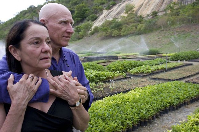 Nhiếp ảnh gia lừng danh về vườn cùng vợ dành 20 năm trồng cây, thổi lại sự sống và phủ xanh cho vùng đất chết rộng hơn 1500 héc-ta - Ảnh 2.