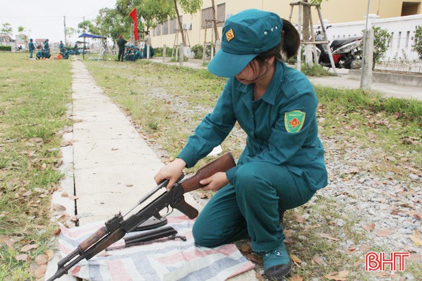 Xem dân quân vùng biển bãi ngang Hà Tĩnh huấn luyện chiến đấu - Ảnh 3.