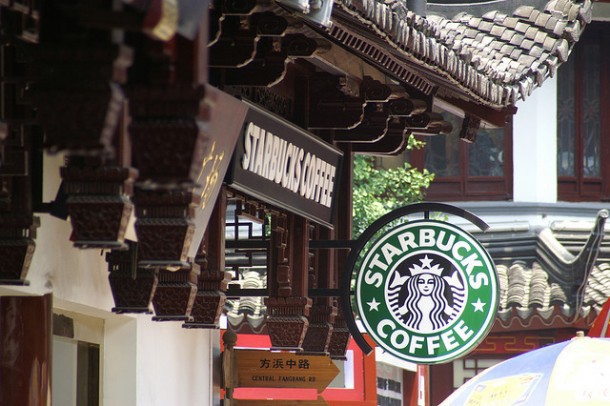 Để đánh bại gã khổng lồ Starbucks, Luckin Coffee không ngại ‘chơi lớn’: Mỗi 3,5 tiếng trôi qua lại mở thêm 1 cửa hàng cà phê mới tại Trung Quốc - Ảnh 2.