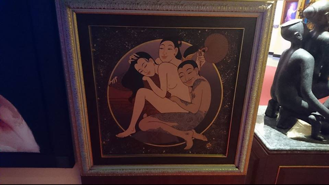 Đến Bangkok hãy ghé thăm Đèn lồng xanh - quán cà phê kiêm bảo tàng tình dục chuyên trưng bày các hiện vật khắc họa chuyện gối chăn - Ảnh 5.