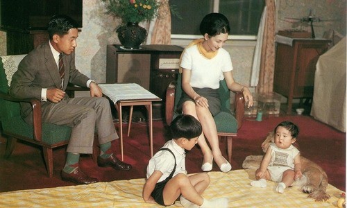 Hoàng hậu Michiko đã phá vỡ quy tắc nuôi dạy con của Hoàng gia Nhật như thế nào mà khiến cả dân Nhật ngưỡng mộ và tự hào - Ảnh 3.