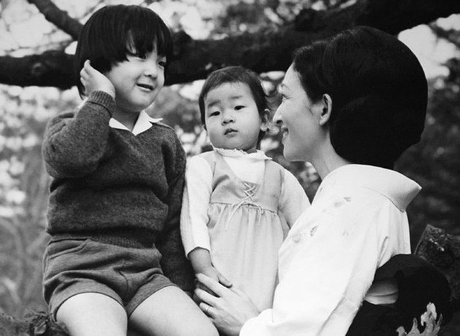 Hoàng hậu Michiko đã phá vỡ quy tắc nuôi dạy con của Hoàng gia Nhật như thế nào mà khiến cả dân Nhật ngưỡng mộ và tự hào - Ảnh 4.