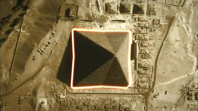 Đặc điểm nhiều người lầm tưởng nhất về Kim tự tháp Giza: Chỉ có 4 mặt? - Ảnh 1.