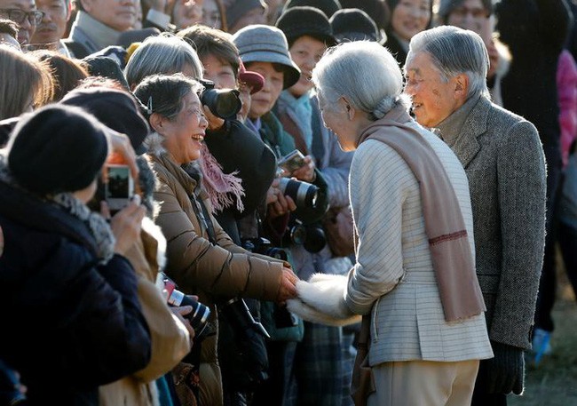Chân dung fan cuồng của Hoàng gia Nhật: Cụ bà 78 tuổi dành 26 năm cùng hội bạn thân vác máy ảnh cực ngầu để săn hình thần tượng - Ảnh 7.