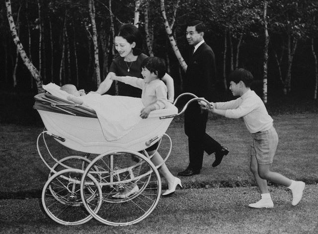Hơn 60 năm trước, từng có chàng Thái tử Nhật Bản dám cãi lời bố mẹ, quyết cưới vợ thường dân rồi tự vẽ nên chuyện cổ tích khó tin - Ảnh 9.