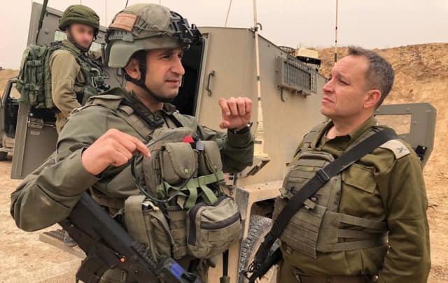 Israel vũ trang tận răng để chống người Palestine biểu tình ở biên giới Gaza - Ảnh 6.
