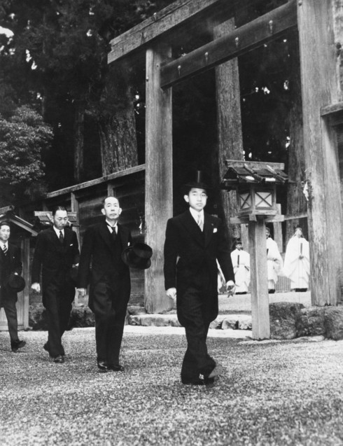 Ảnh: Chuyện tình vượt thời gian đáng ngưỡng mộ của Nhật hoàng Akihito - Ảnh 4.