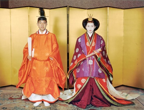 Ảnh: Chuyện tình vượt thời gian đáng ngưỡng mộ của Nhật hoàng Akihito - Ảnh 6.