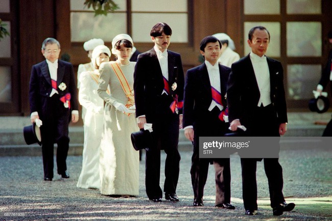 Hôm nay Nhật hoàng Akihito chính thức thoái vị, cùng nhìn lại những khoảnh khắc không thể nào quên khi ông đăng quang 30 năm trước - Ảnh 8.