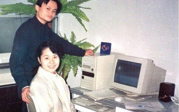 Vợ Jack Ma lần đầu tiết lộ tuyệt chiêu trở thành phu nhân tỷ phú: Hãy yêu và cưới một người đàn ông trắng tay - Ảnh 1.