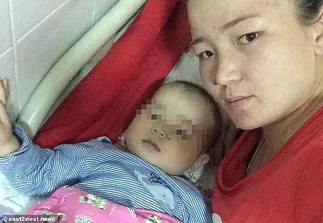 Đưa con trai 10 tháng tuổi đến bệnh viện điều trị bệnh hô hấp, bố mẹ đau đớn thấy cơ thể con bị hủy hoại vì sai lầm khủng khiếp của y tá - Ảnh 3.