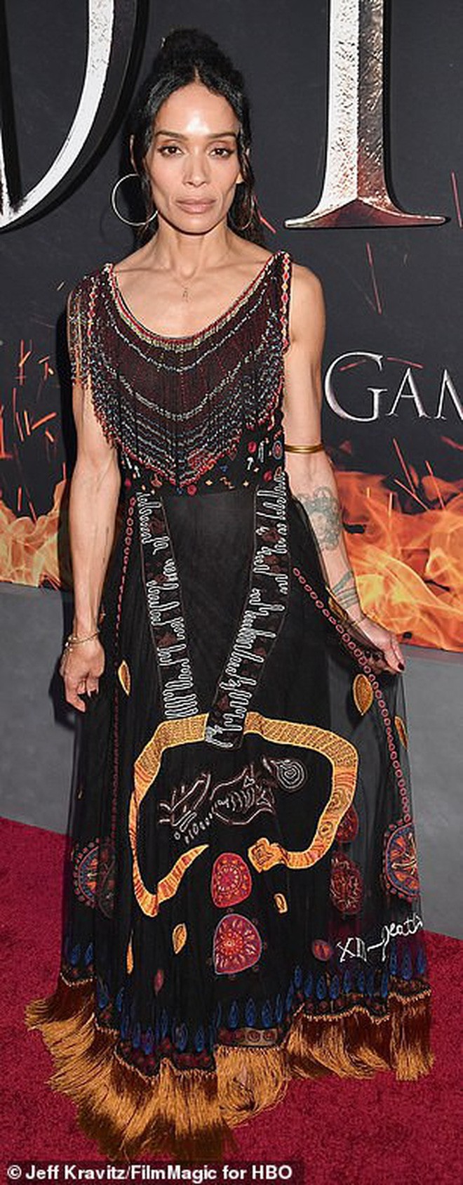 Tài tử Aquaman gây sốt khi đi thảm đỏ Game of Thrones với vợ: Nhìn mà cứ ngỡ 2 mẹ con - Ảnh 3. Tài tử Aquaman gây sốt khi đi thảm đỏ Game of Thrones với vợ: Nhìn mà cứ ngỡ 2 mẹ con - Ảnh 3.