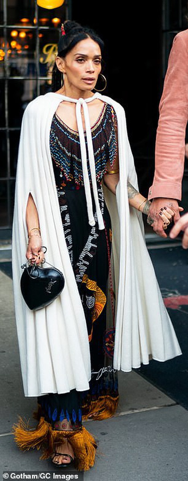 Tài tử Aquaman gây sốt khi đi thảm đỏ Game of Thrones với vợ: Nhìn mà cứ ngỡ 2 mẹ con - Ảnh 4. Tài tử Aquaman gây sốt khi đi thảm đỏ Game of Thrones với vợ: Nhìn mà cứ ngỡ 2 mẹ con - Ảnh 4.