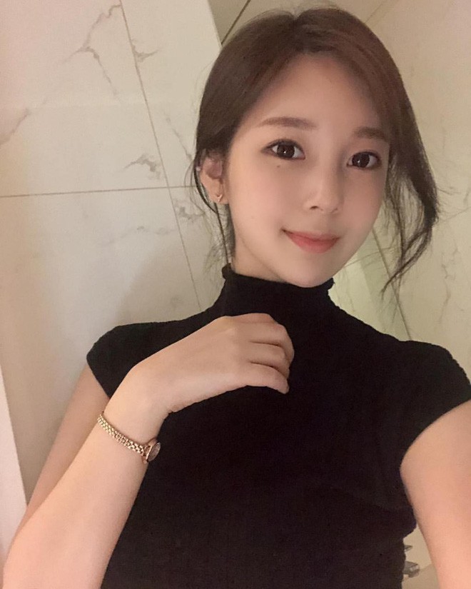 Nữ hoạ sĩ Webtoon 5,1 triệu lượt th&iacute;ch ở H&agrave;n lần đầu lộ diện, body n&oacute;ng bỏng của c&ocirc; lấn &aacute;t tất cả - Ảnh 4.