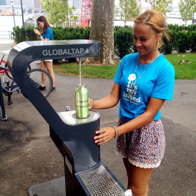 Thành phố này đã mạnh tay cấm kinh doanh toàn bộ nước đóng chai, nhưng tiếc là không phải ở đâu cũng làm được - Ảnh 6. Thành phố này đã mạnh tay cấm kinh doanh toàn bộ nước đóng chai, nhưng tiếc là không phải ở đâu cũng làm được - Ảnh 6.