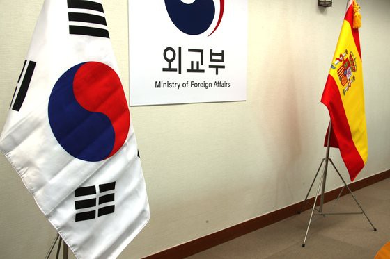 Hàn Quốc gặp tai nạn vì quốc kỳ, dư luận bùng phát làn sóng chỉ trích dữ dội - Ảnh 2.