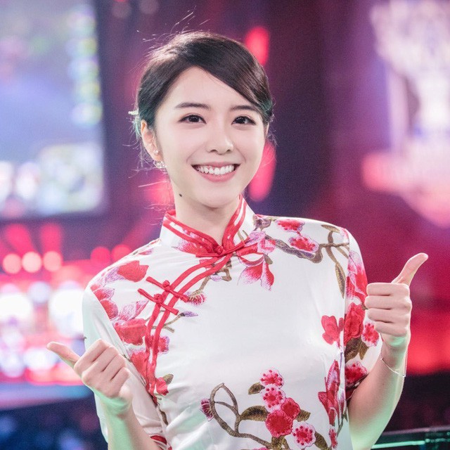 Ngoài những trận đấu hấp dẫn, người hâm mộ không thể rời mắt khỏi MSI 2019 vì những MC quá đỗi xinh đẹp này - Ảnh 3.