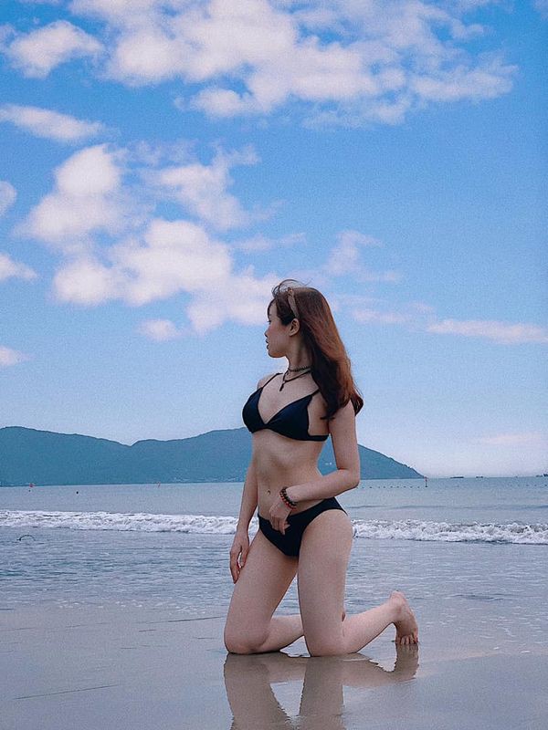 Bạn gái Văn Toàn ‘lột xác’ với hình ảnh bikini gợi cảm - Ảnh 1.