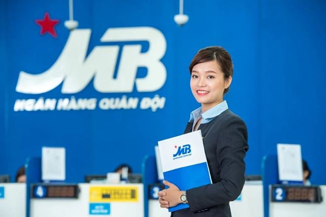 Lương nhân viên MBBank tăng 74% lên hơn 31 triệu, chỉ thấp hơn Vietcombank - Ảnh 1.