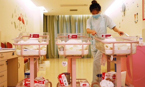 Nữ sinh bị dụ dỗ bán trứng giá hàng chục ngàn USD: Vấn nạn nguy hiểm ở Trung Quốc - Ảnh 1.