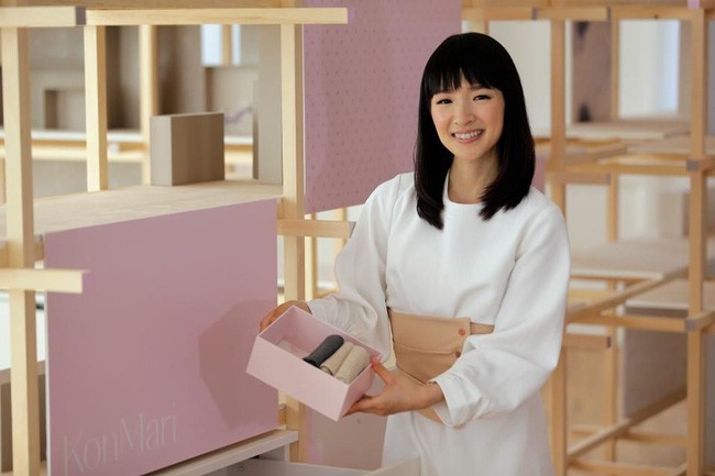 Ngoài vứt đồ thừa cho vui cửa vui nhà, thánh nữ dọn đồ Marie Kondo còn khuyên người ta vứt cả... họ hàng cho đời tươi sáng - Ảnh 1.