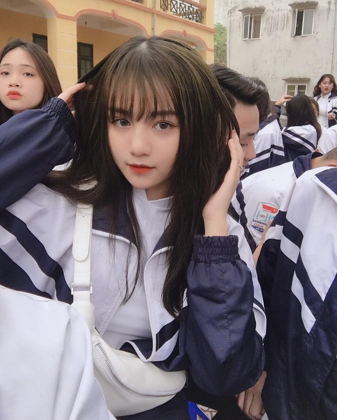 Hội gái xinh mới 17 tuổi đã nổi tiếng rần rần: Toàn cực phẩm học đường, có người được báo Trung ca ngợi với loạt mỹ từ - Ảnh 2.