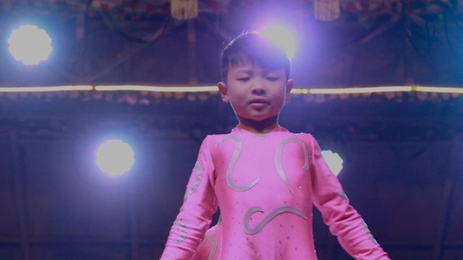 Những đứa trẻ kiếm sống bằng nghề nhào lộn ở Trung Quốc: Không gia đình, không được đến trường nhưng không thôi hy vọng - Ảnh 12.