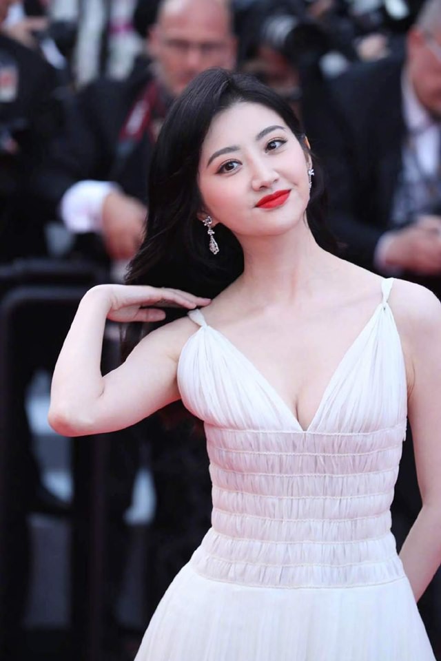 Thảm đỏ Cannes ngày 2: Thiên thần Victorias Secret suýt lộ hàng, Phạm Băng Băng Thái Lan xinh như tiên tử - Ảnh 34.