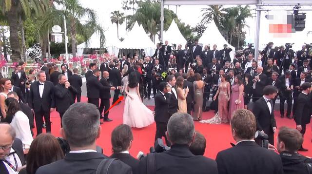 2 mỹ nhân bị đối xử một trời một vực tại Cannes: Cảnh Điềm bị xua đuổi phũ phàng, sao nữ này lại được chào đón - Ảnh 9.