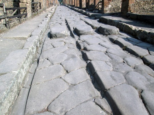Bí ẩn những con đường phủ sắt nóng chảy 2.000 năm trước - Ảnh 2.