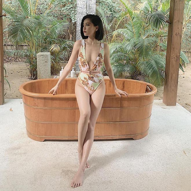 Bích Phương bất ngờ khoe loạt ảnh bikini táo bạo - Ảnh 4.