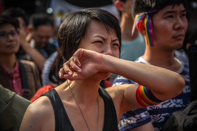 Chùm ảnh: Hàng trăm người vỡ òa cảm xúc khi Đài Loan hợp pháp hóa hôn nhân đồng giới, một lần nữa tình yêu lại giành chiến thắng - Ảnh 16.
